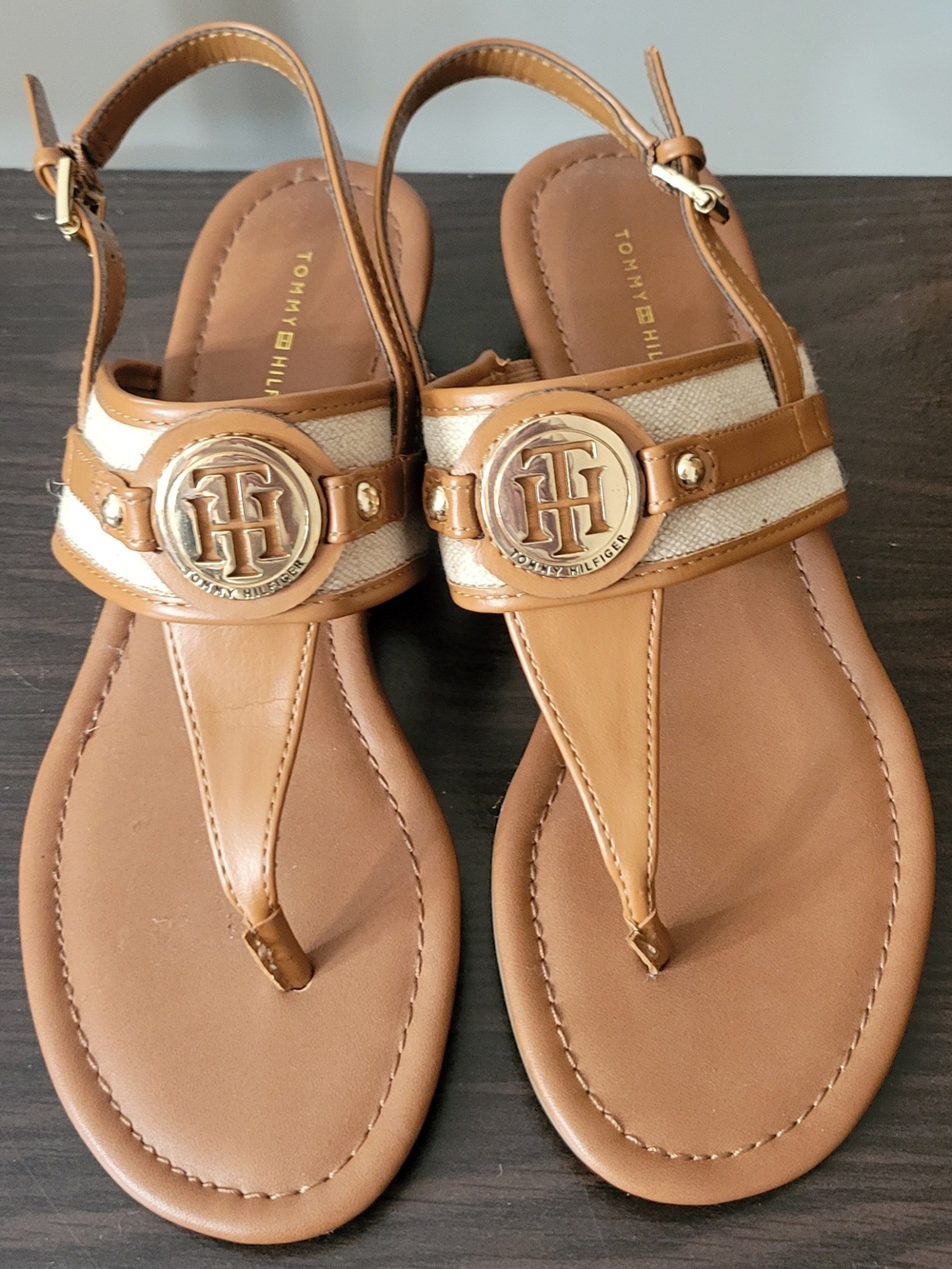 Tommy Hilfiger Women's Tan Logo T-Strap Sandals US 7.5